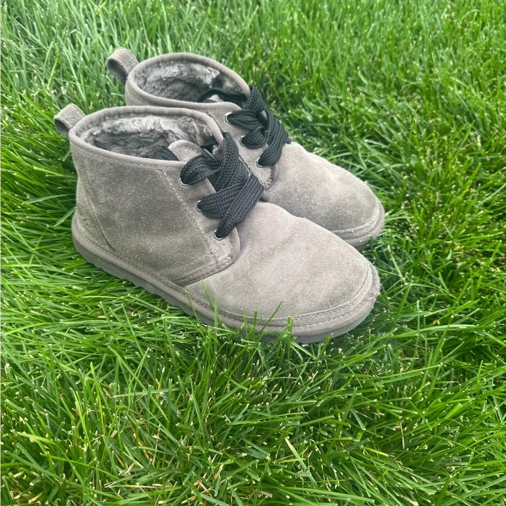 Men’s size 6 Ugg Neumel grey boots
